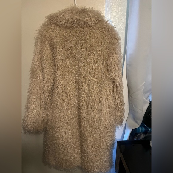 Windsor Beige Faux Fur Coat - Picture 4 of 4